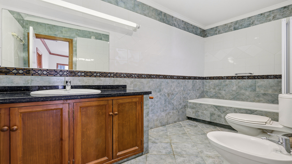 Bedrijfsgebouwen te koop in Manilva | 4 slaapkamers H5464891