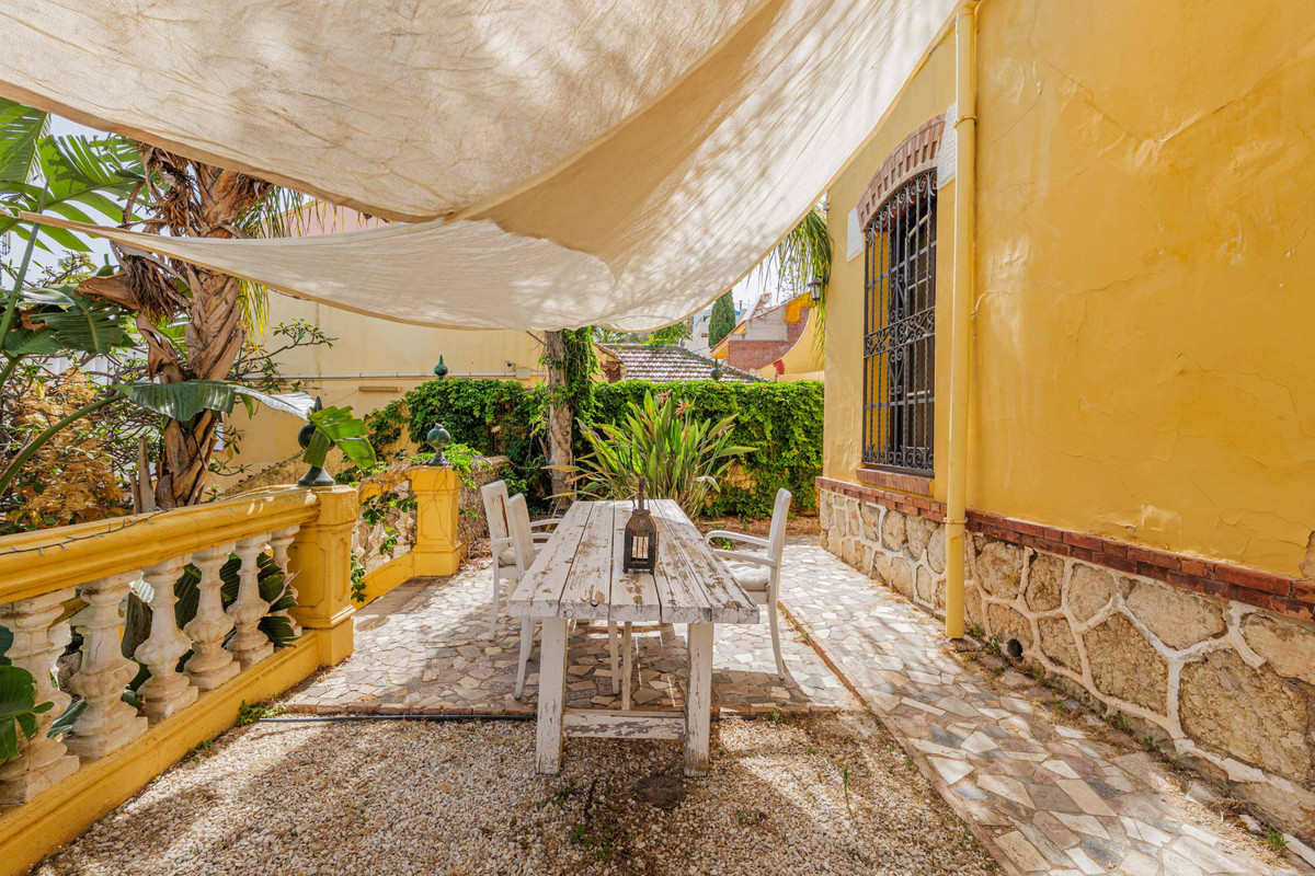 Anders te koop in Málaga Este | 7 slaapkamers H5426305