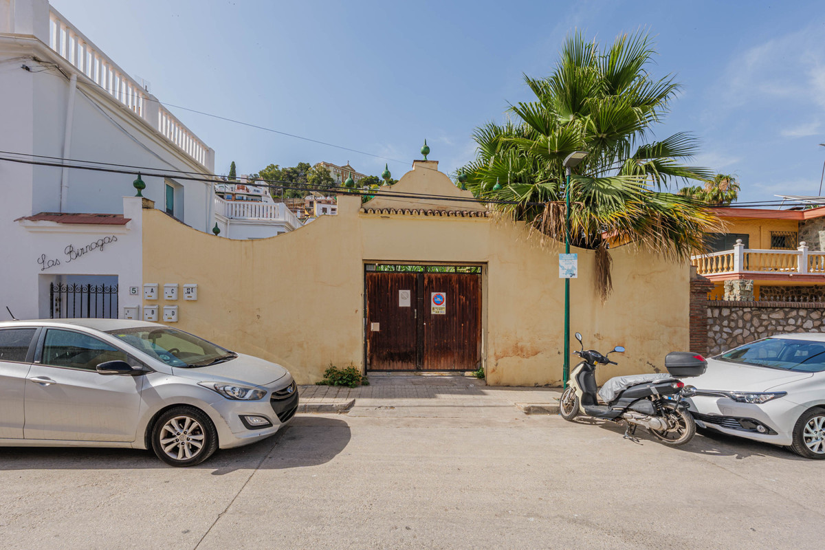 Anders te koop in Málaga Este | 7 slaapkamers H5426305