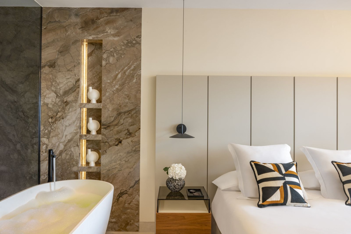 Kantoor te koop in New Golden Mile | 3 slaapkamers H5488585