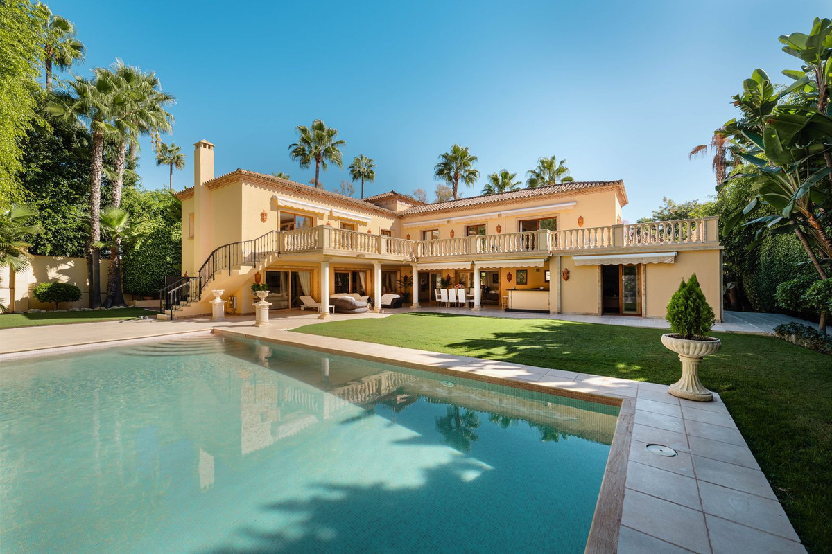 Commercieel te koop in Nueva Andalucía | 5 slaapkamers H5430451