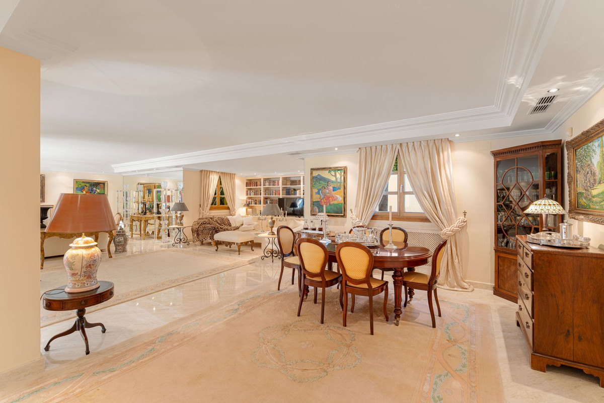 Commercieel te koop in Nueva Andalucía | 5 slaapkamers H5430451