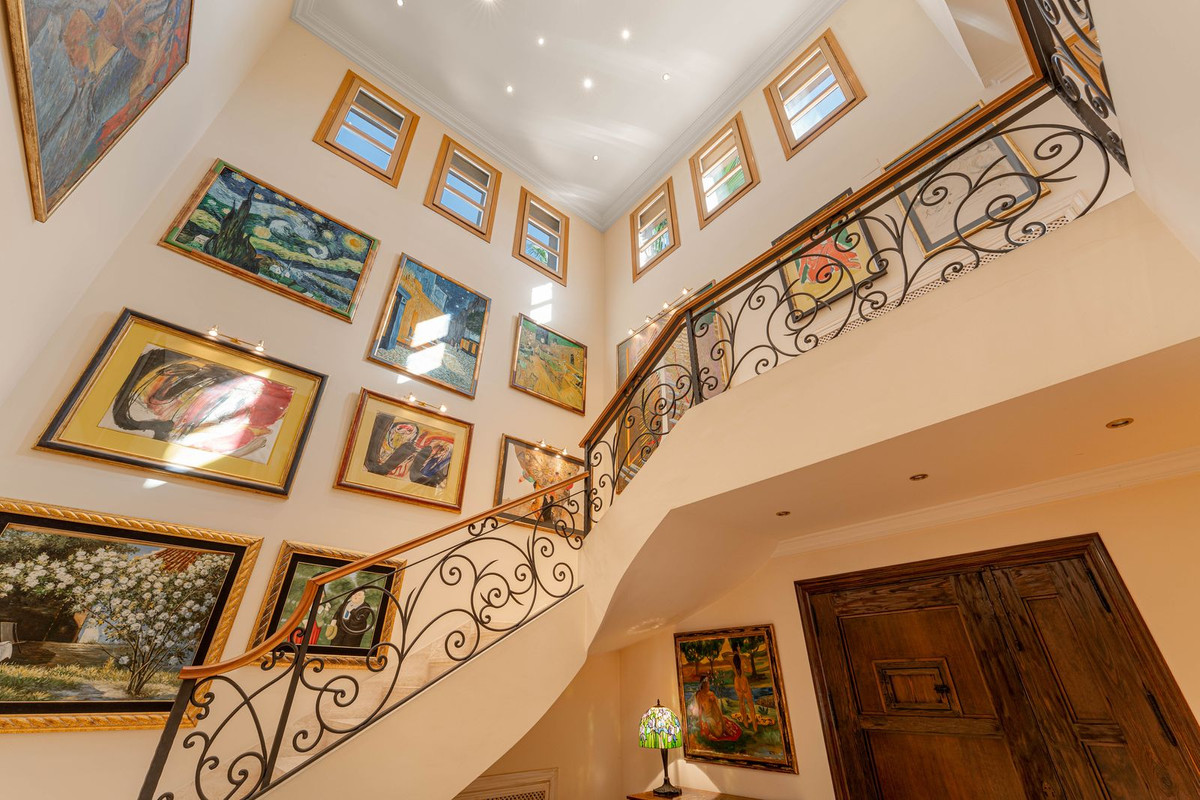 Commercieel te koop in Nueva Andalucía | 5 slaapkamers H5430451