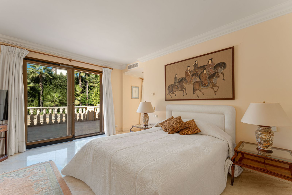 Commercieel te koop in Nueva Andalucía | 5 slaapkamers H5430451
