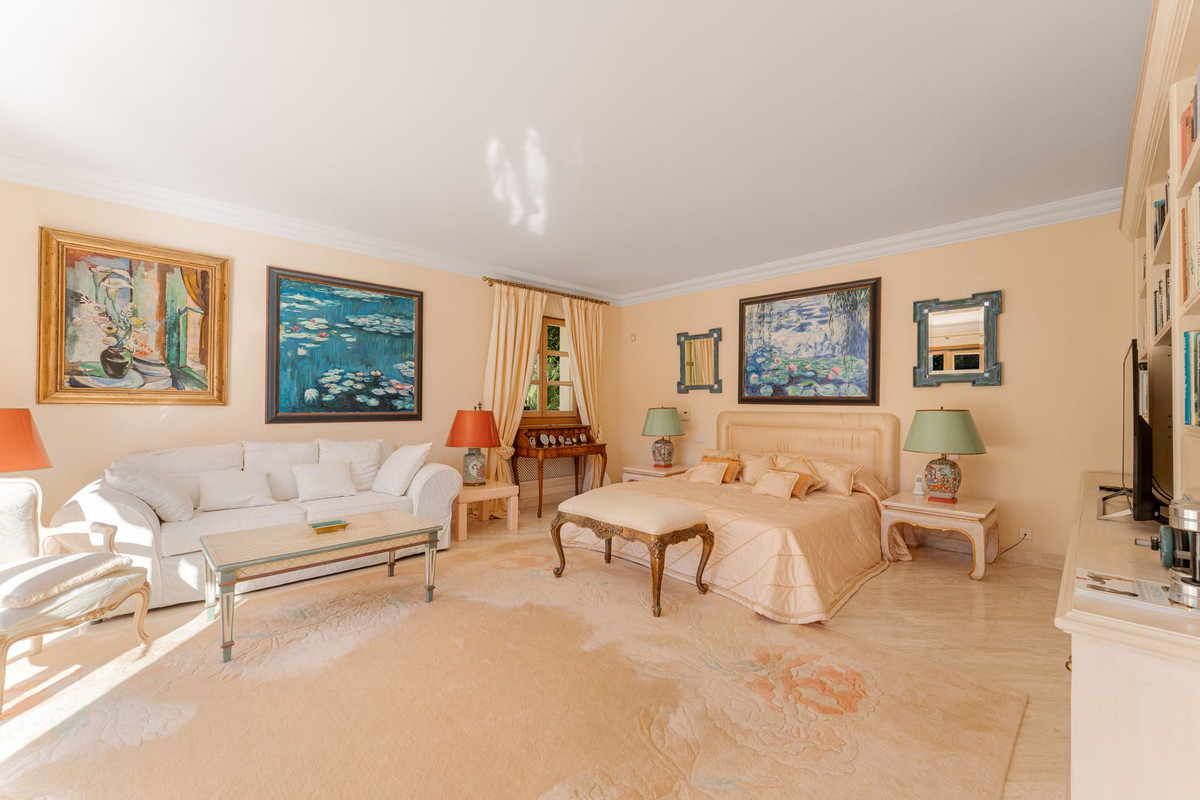 Commercieel te koop in Nueva Andalucía | 5 slaapkamers H5430451