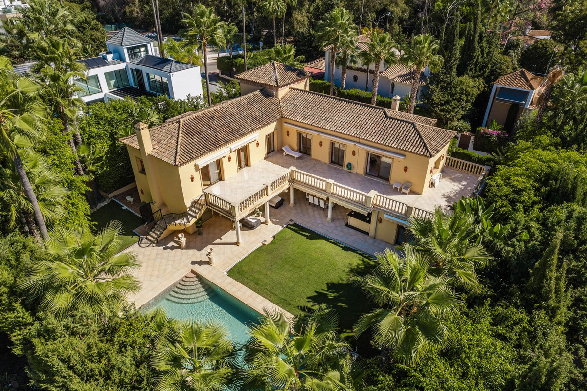Commercieel te koop in Nueva Andalucía | 5 slaapkamers H5430451