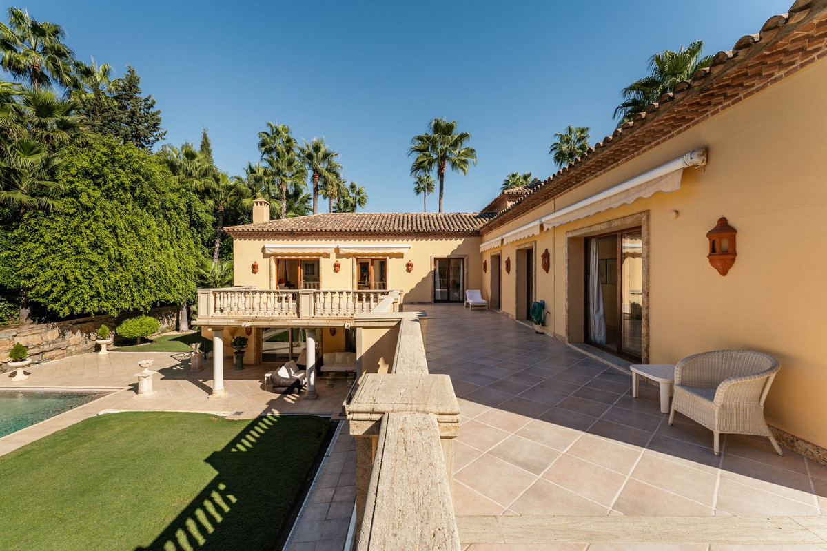 Commercieel te koop in Nueva Andalucía | 5 slaapkamers H5430451
