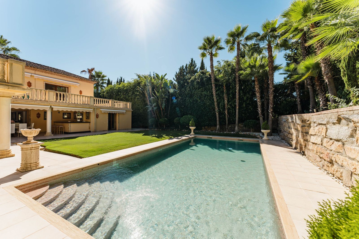 Commercieel te koop in Nueva Andalucía | 5 slaapkamers H5430451