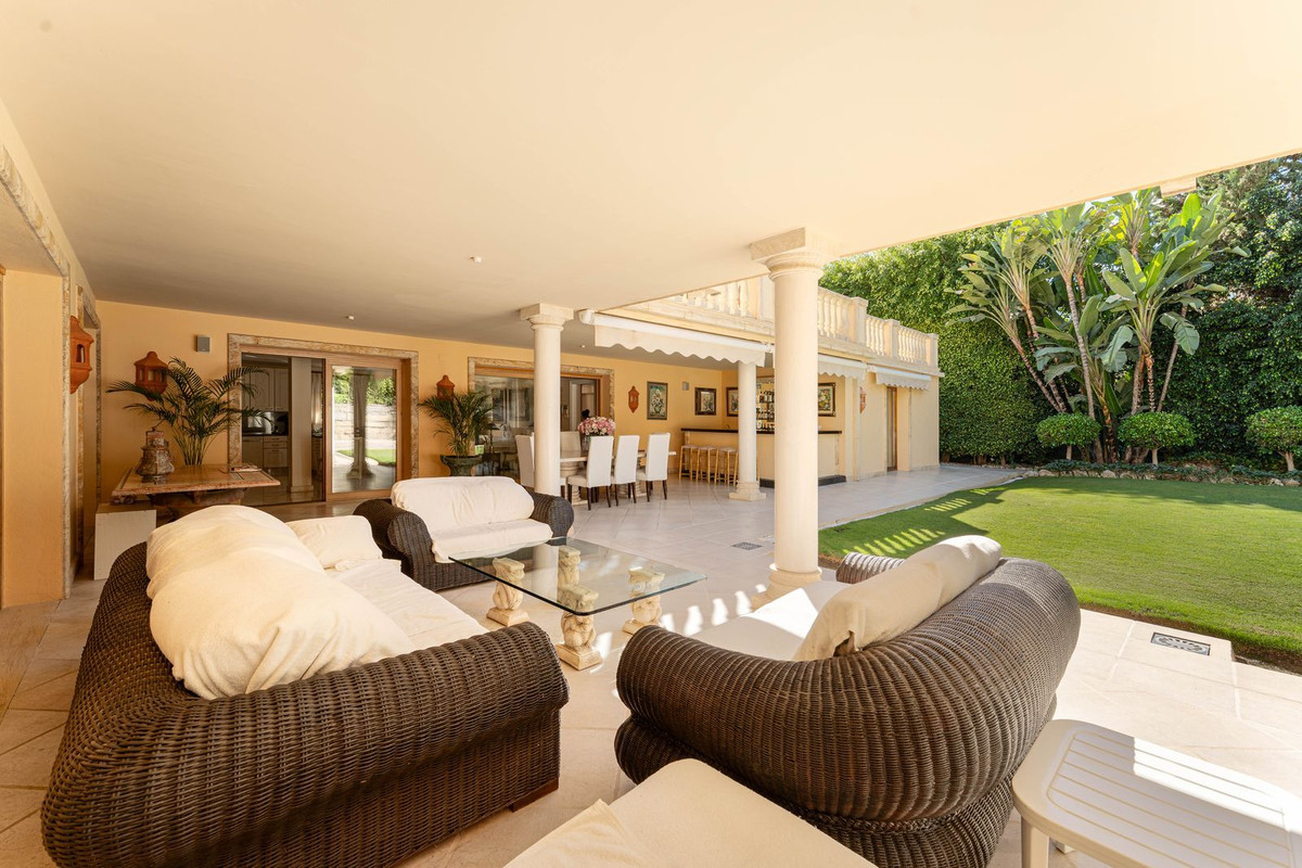 Commercieel te koop in Nueva Andalucía | 5 slaapkamers H5430451