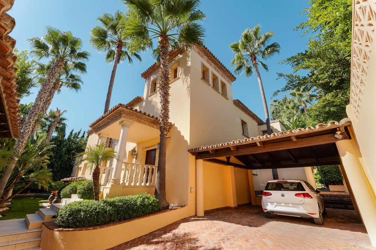 Commercieel te koop in Nueva Andalucía | 5 slaapkamers H5430451