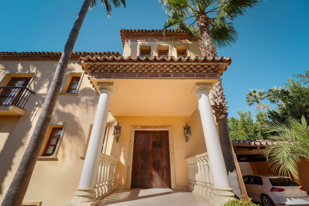 Commercieel te koop in Nueva Andalucía | 5 slaapkamers H5430451