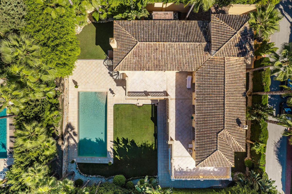 Commercieel te koop in Nueva Andalucía | 5 slaapkamers H5430451