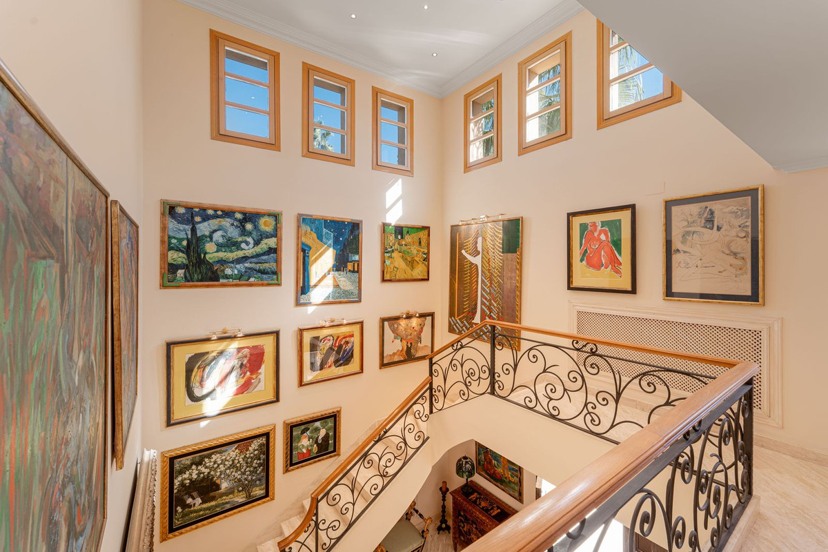 Commercieel te koop in Nueva Andalucía | 5 slaapkamers H5430451