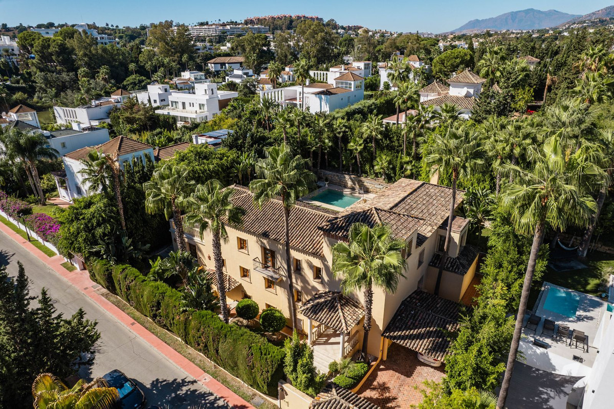 Commercieel te koop in Nueva Andalucía | 5 slaapkamers H5430451
