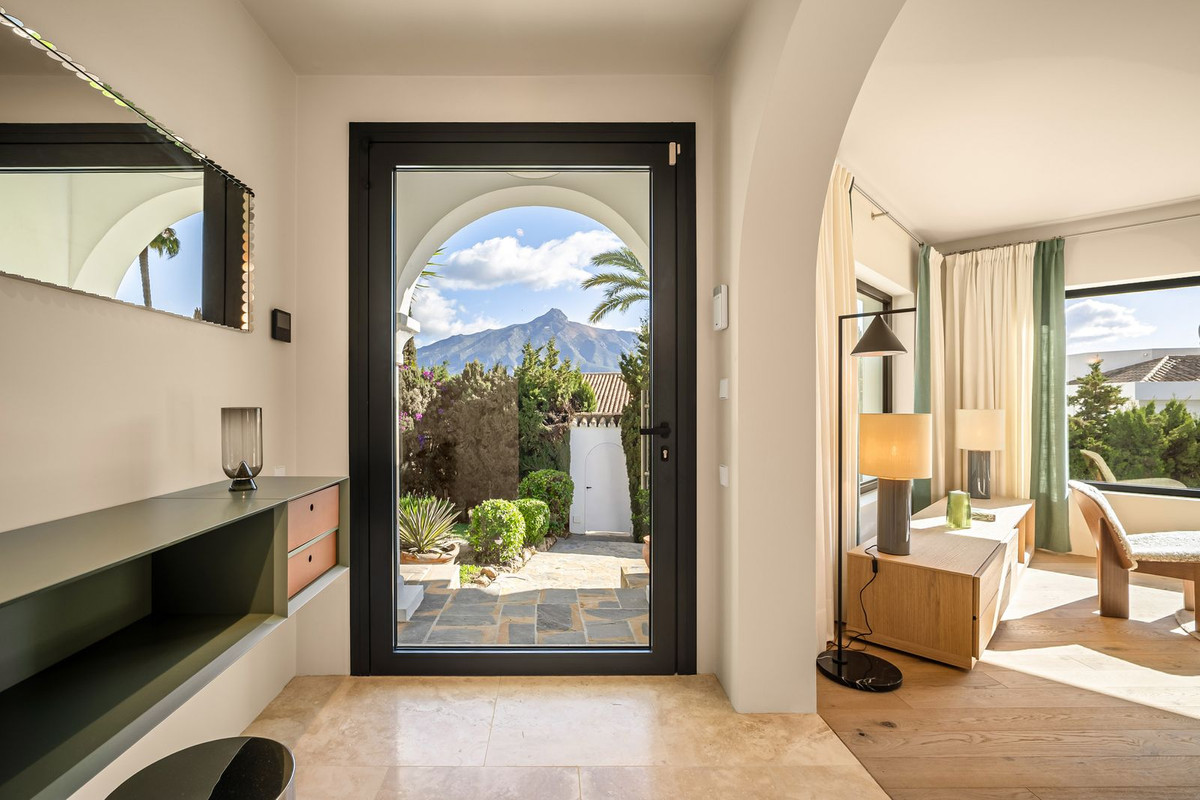 Huis te koop in Nueva Andalucía | 4 slaapkamers H5430469
