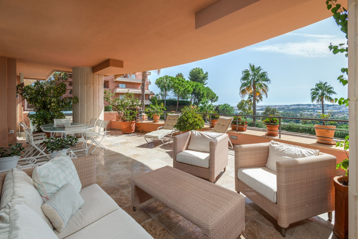 Commercieel te koop in Nueva Andalucía | 3 slaapkamers H5484340