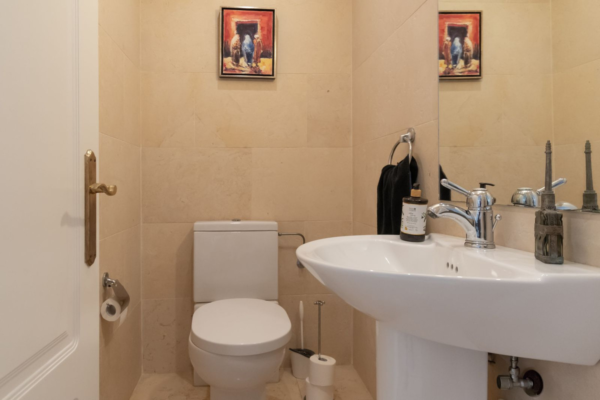 Commercieel te koop in Nueva Andalucía | 3 slaapkamers H5484340