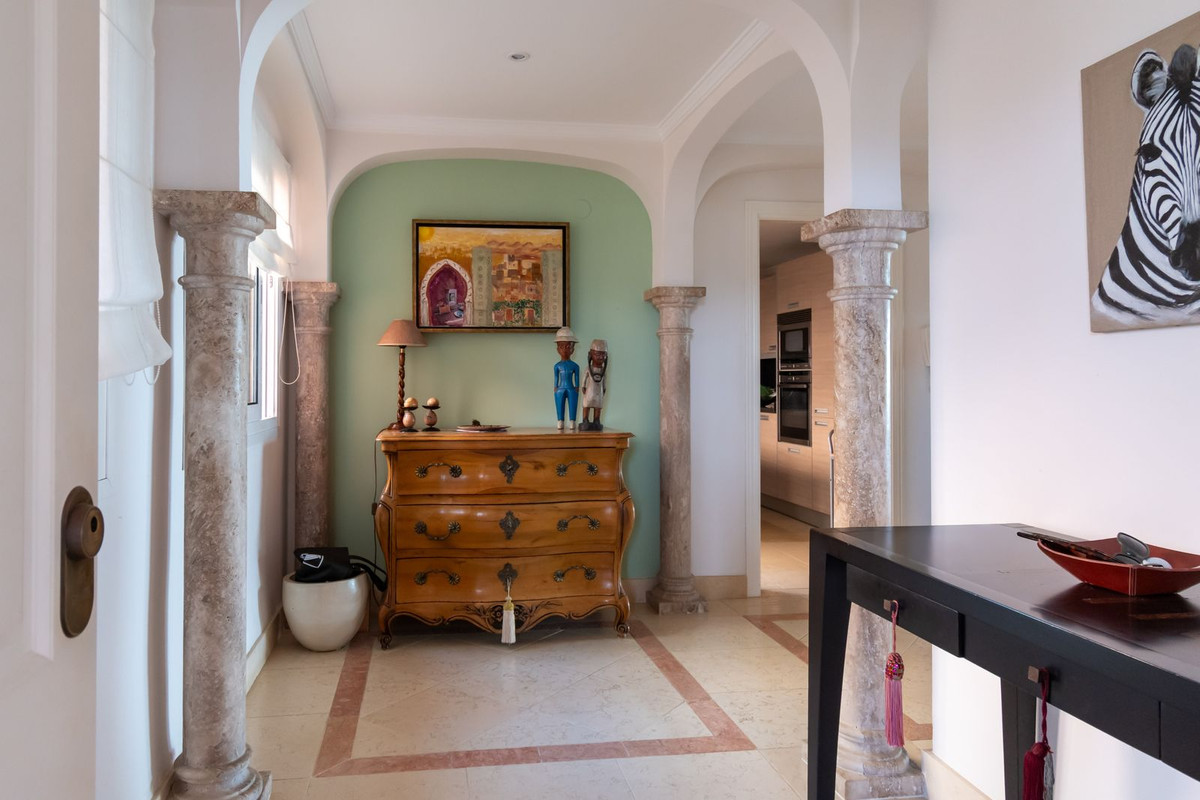 Commercieel te koop in Nueva Andalucía | 3 slaapkamers H5484340