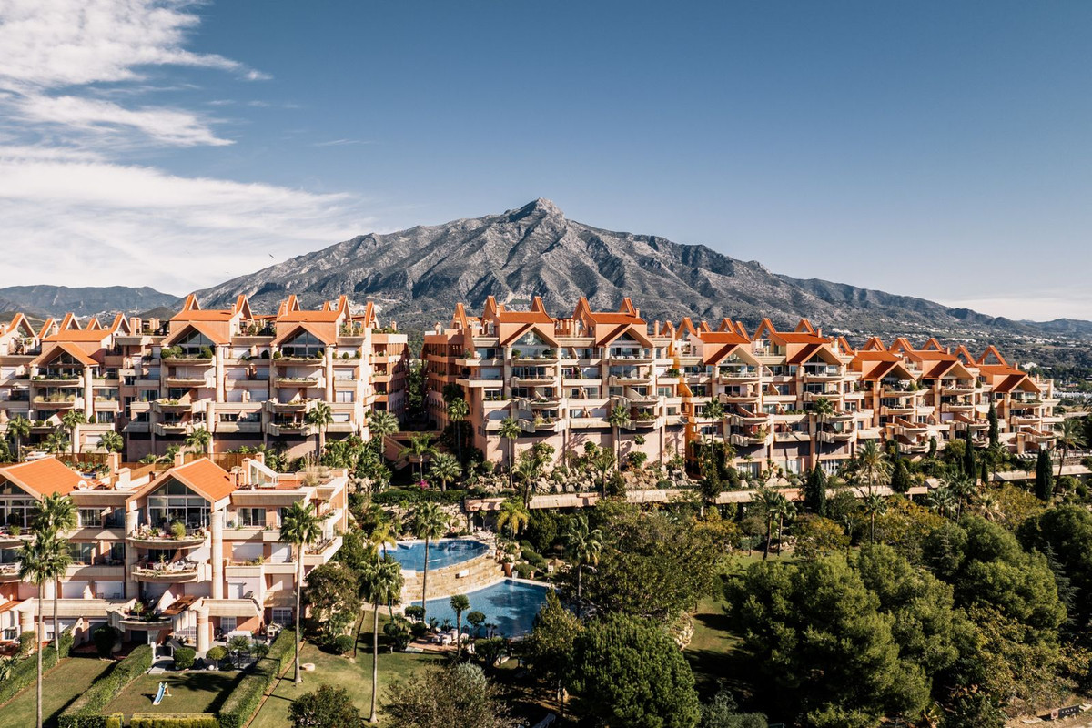Commercieel te koop in Nueva Andalucía | 3 slaapkamers H5484340