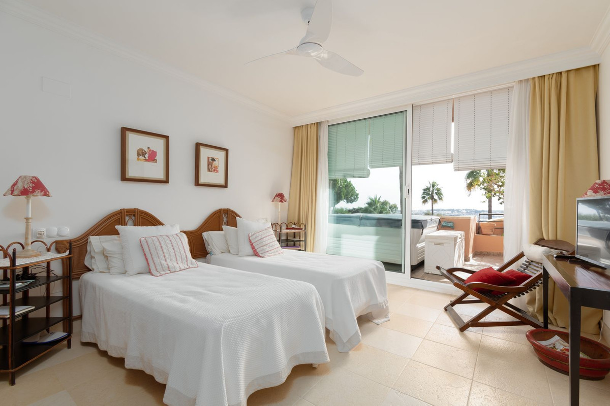 Commercieel te koop in Nueva Andalucía | 3 slaapkamers H5484340