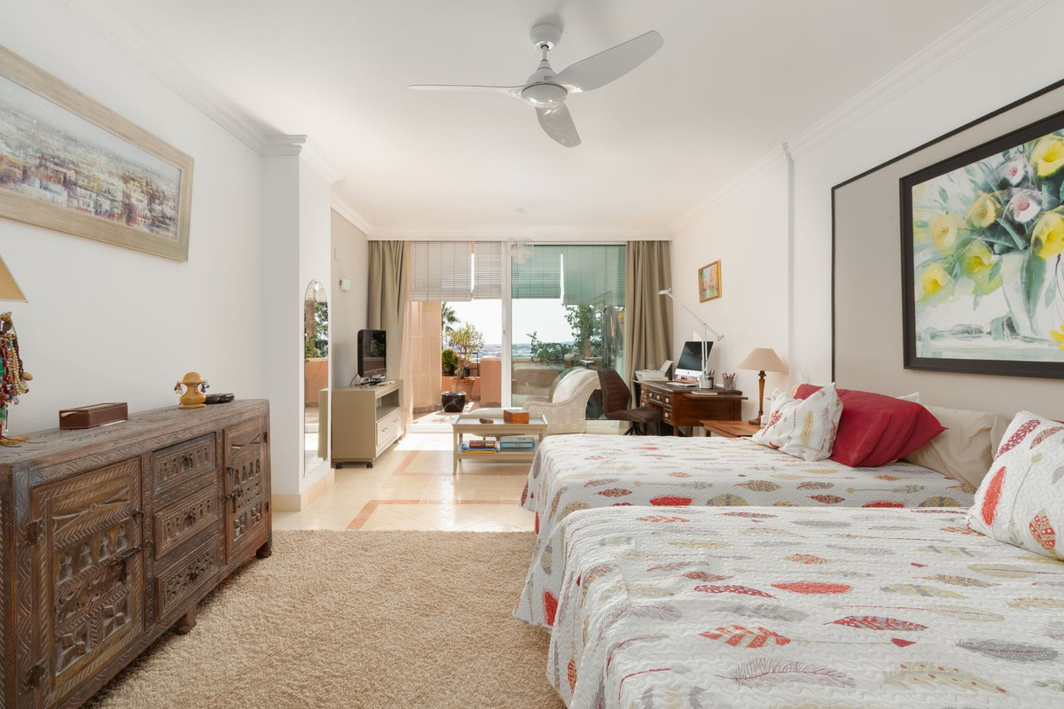 Commercieel te koop in Nueva Andalucía | 3 slaapkamers H5484340