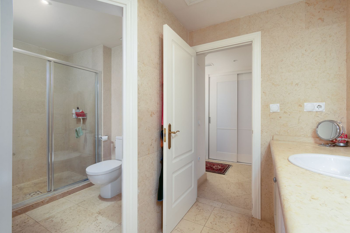 Commercieel te koop in Nueva Andalucía | 3 slaapkamers H5484340
