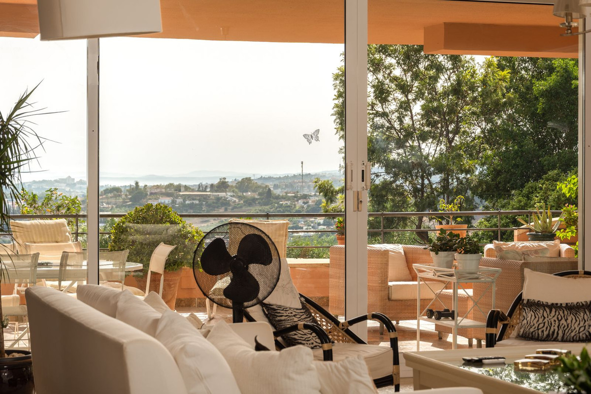 Commercieel te koop in Nueva Andalucía | 3 slaapkamers H5484340