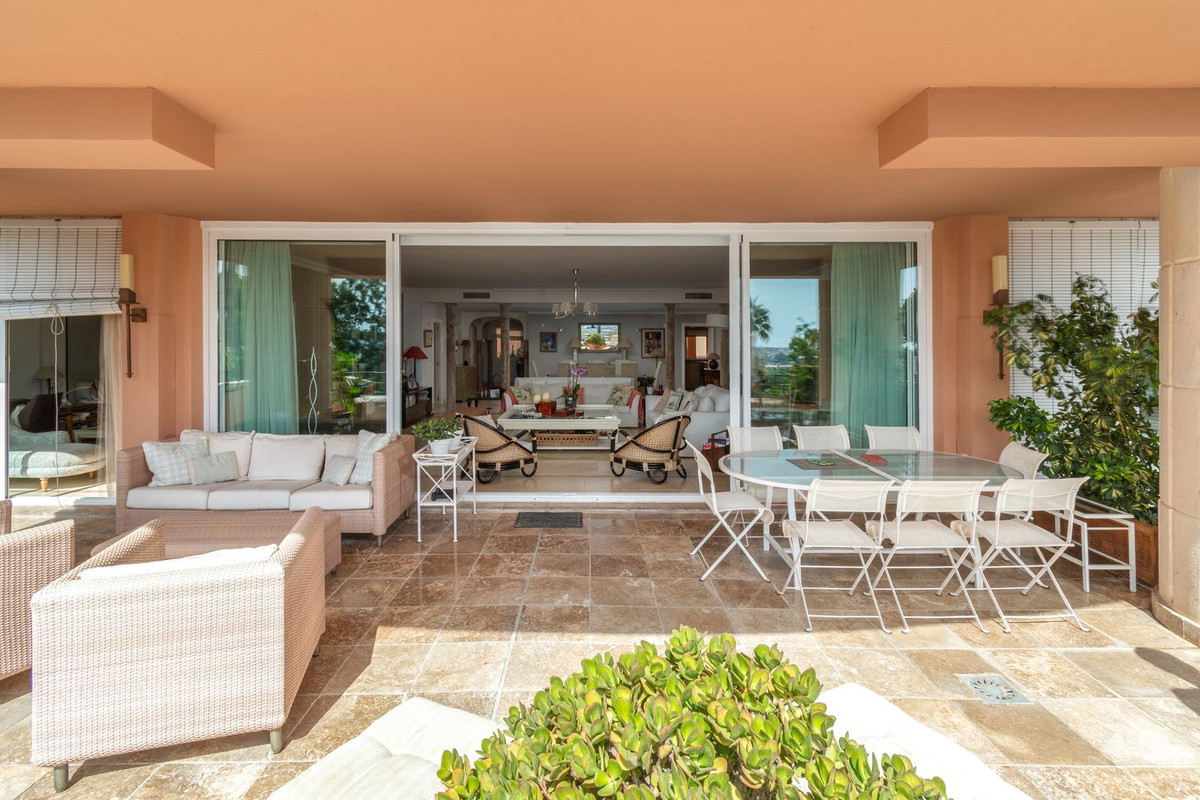 Commercieel te koop in Nueva Andalucía | 3 slaapkamers H5484340