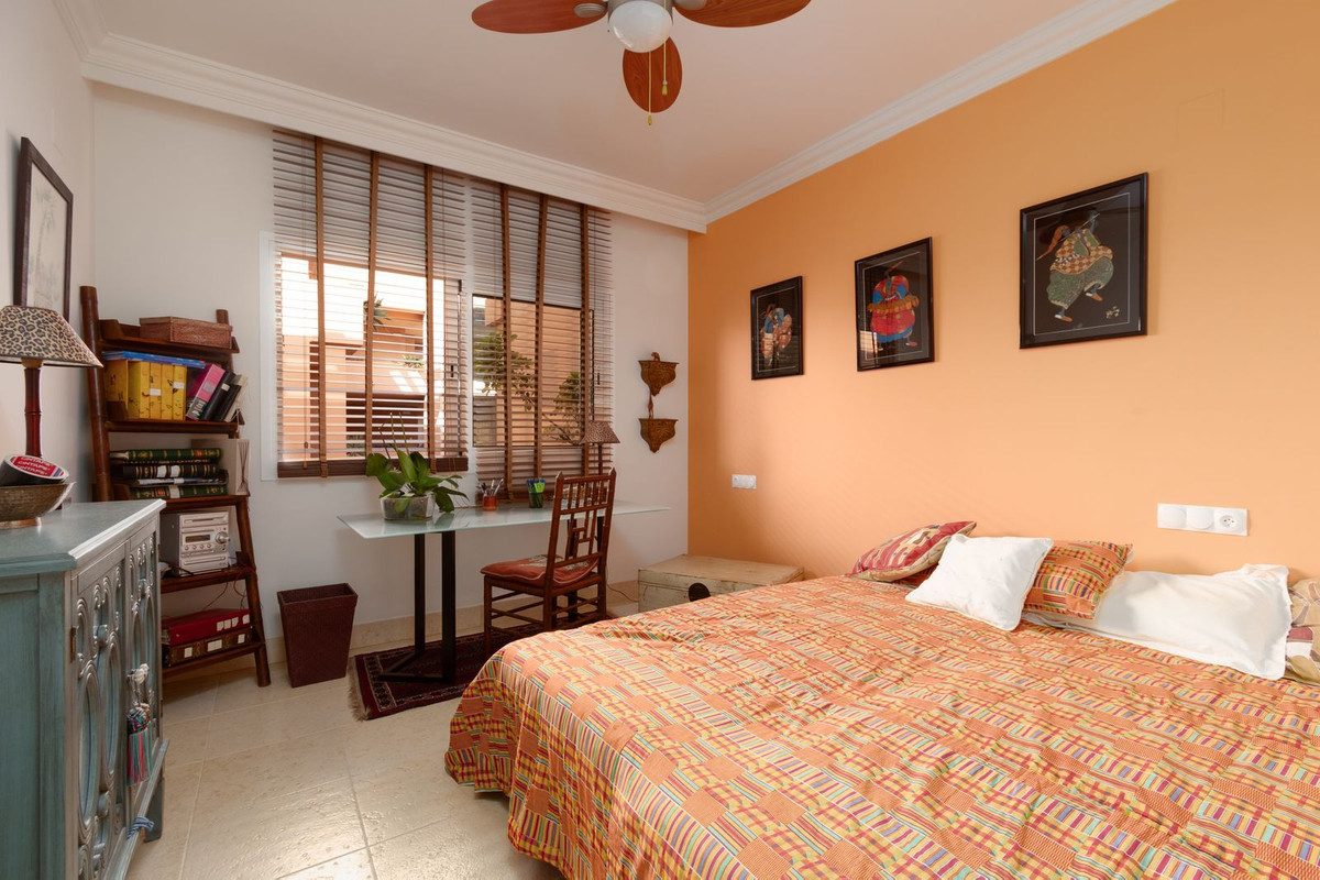 Commercieel te koop in Nueva Andalucía | 3 slaapkamers H5484340
