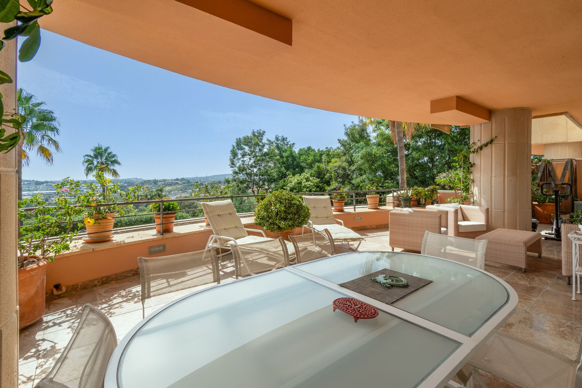 Commercieel te koop in Nueva Andalucía | 3 slaapkamers H5484340