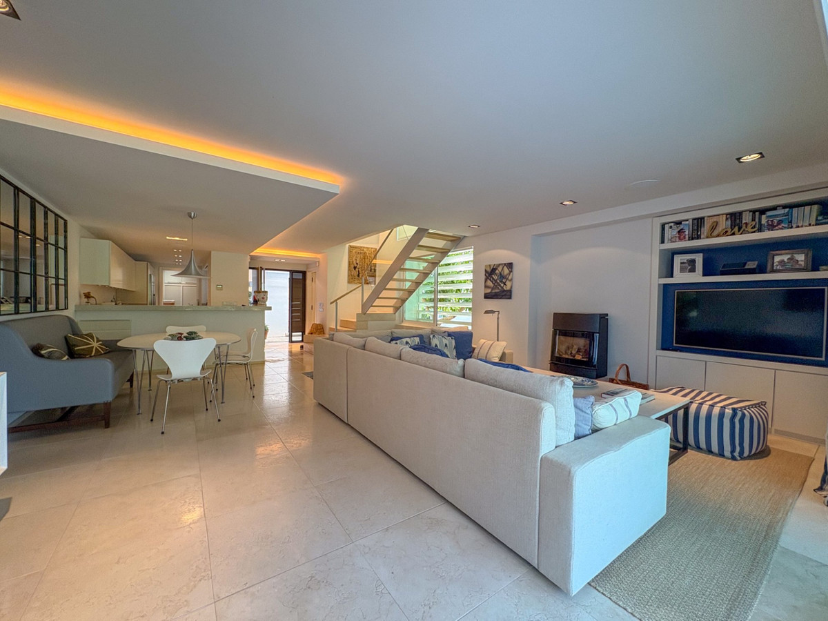 Commercieel te koop in Nueva Andalucía | 2 slaapkamers H5486782