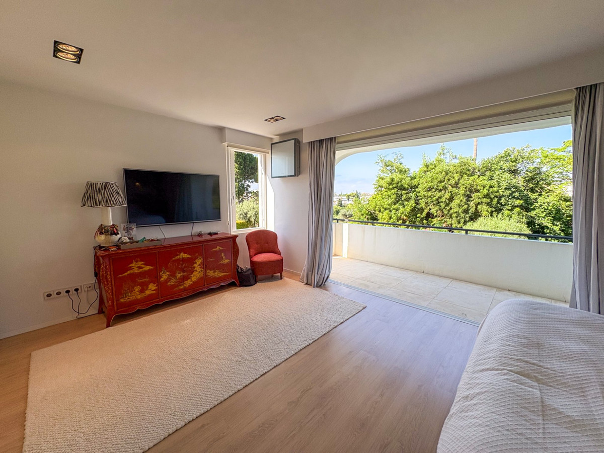 Commercieel te koop in Nueva Andalucía | 2 slaapkamers H5486782