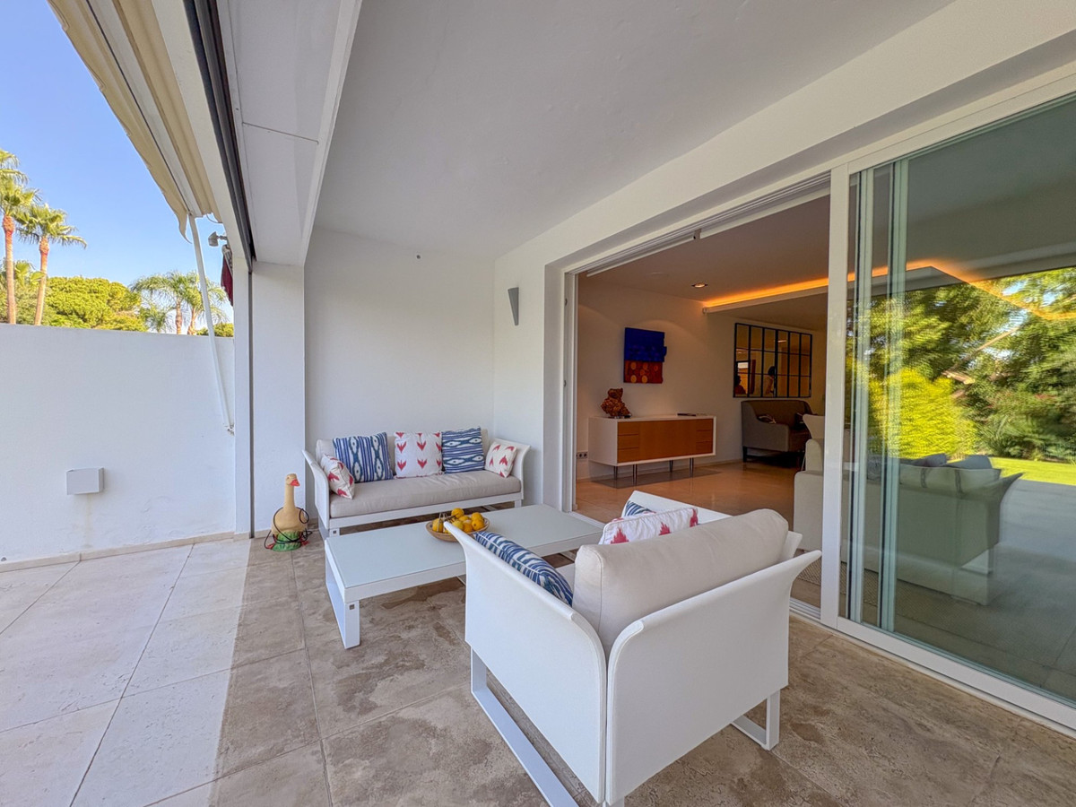 Commercieel te koop in Nueva Andalucía | 2 slaapkamers H5486782