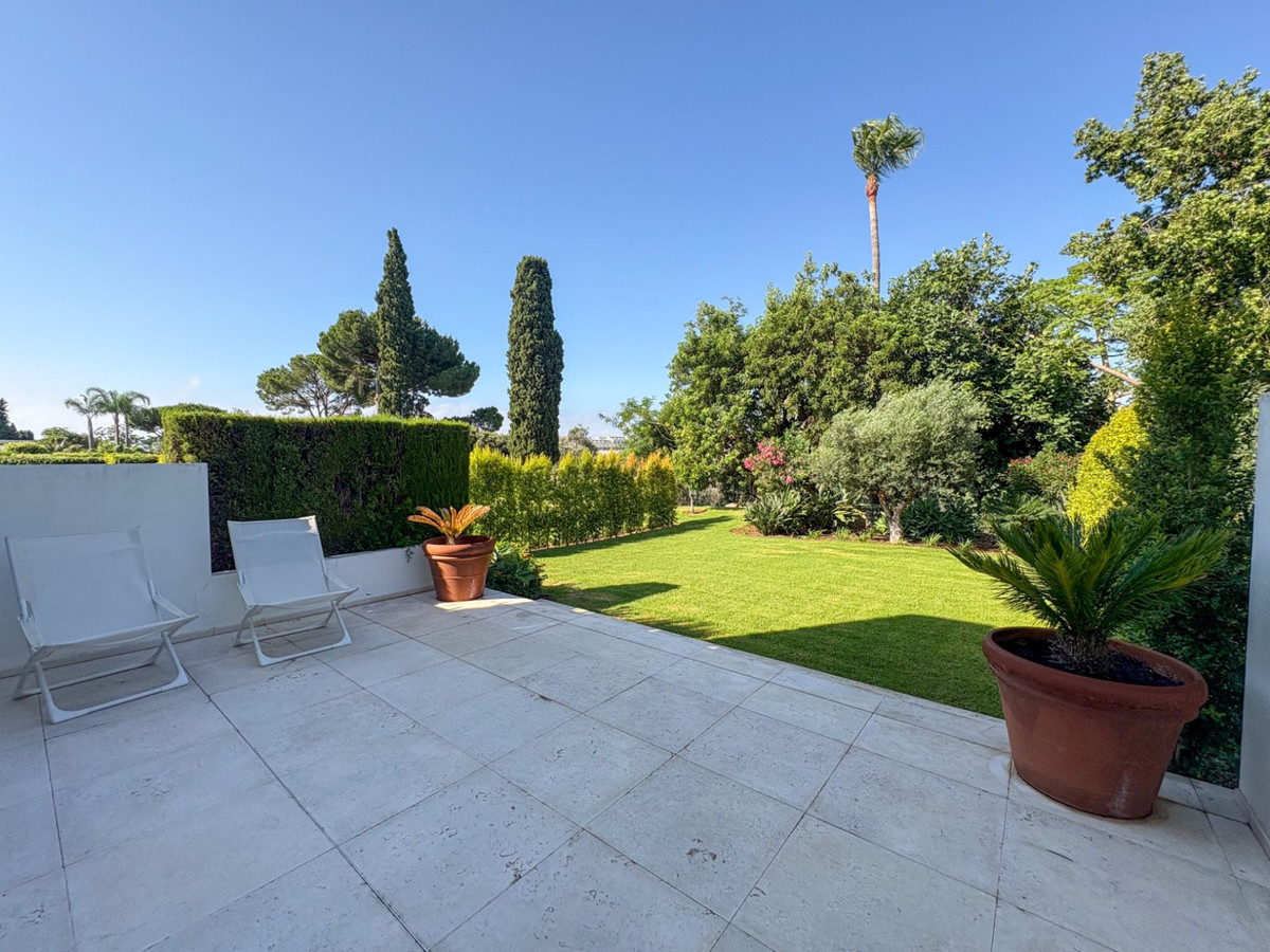 Commercieel te koop in Nueva Andalucía | 2 slaapkamers H5486782