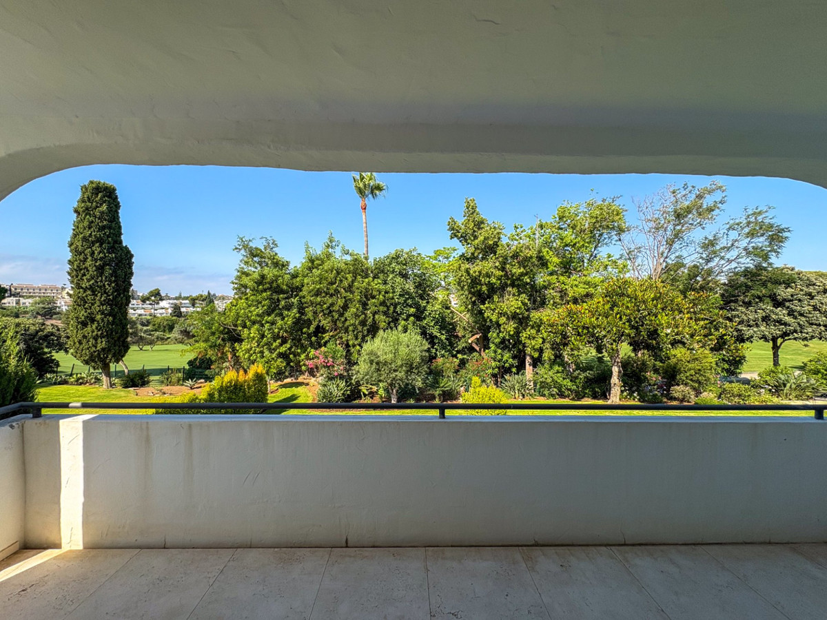 Commercieel te koop in Nueva Andalucía | 2 slaapkamers H5486782