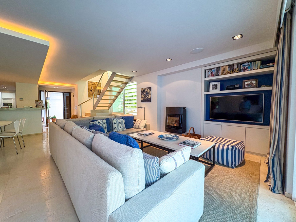 Commercieel te koop in Nueva Andalucía | 2 slaapkamers H5486782