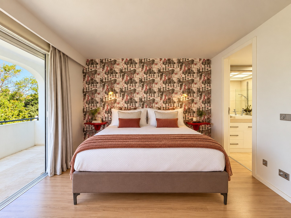 Commercieel te koop in Nueva Andalucía | 2 slaapkamers H5486782
