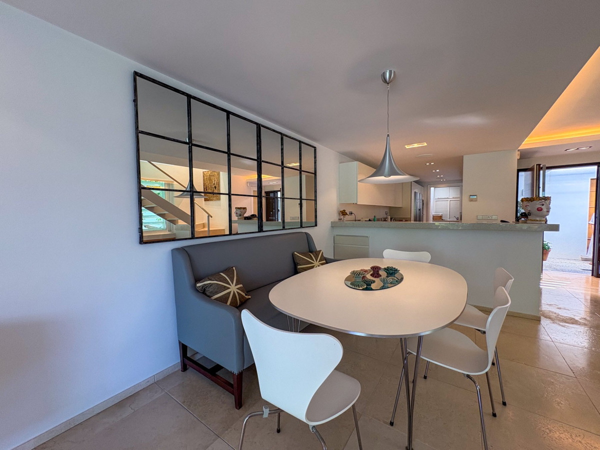 Commercieel te koop in Nueva Andalucía | 2 slaapkamers H5486782