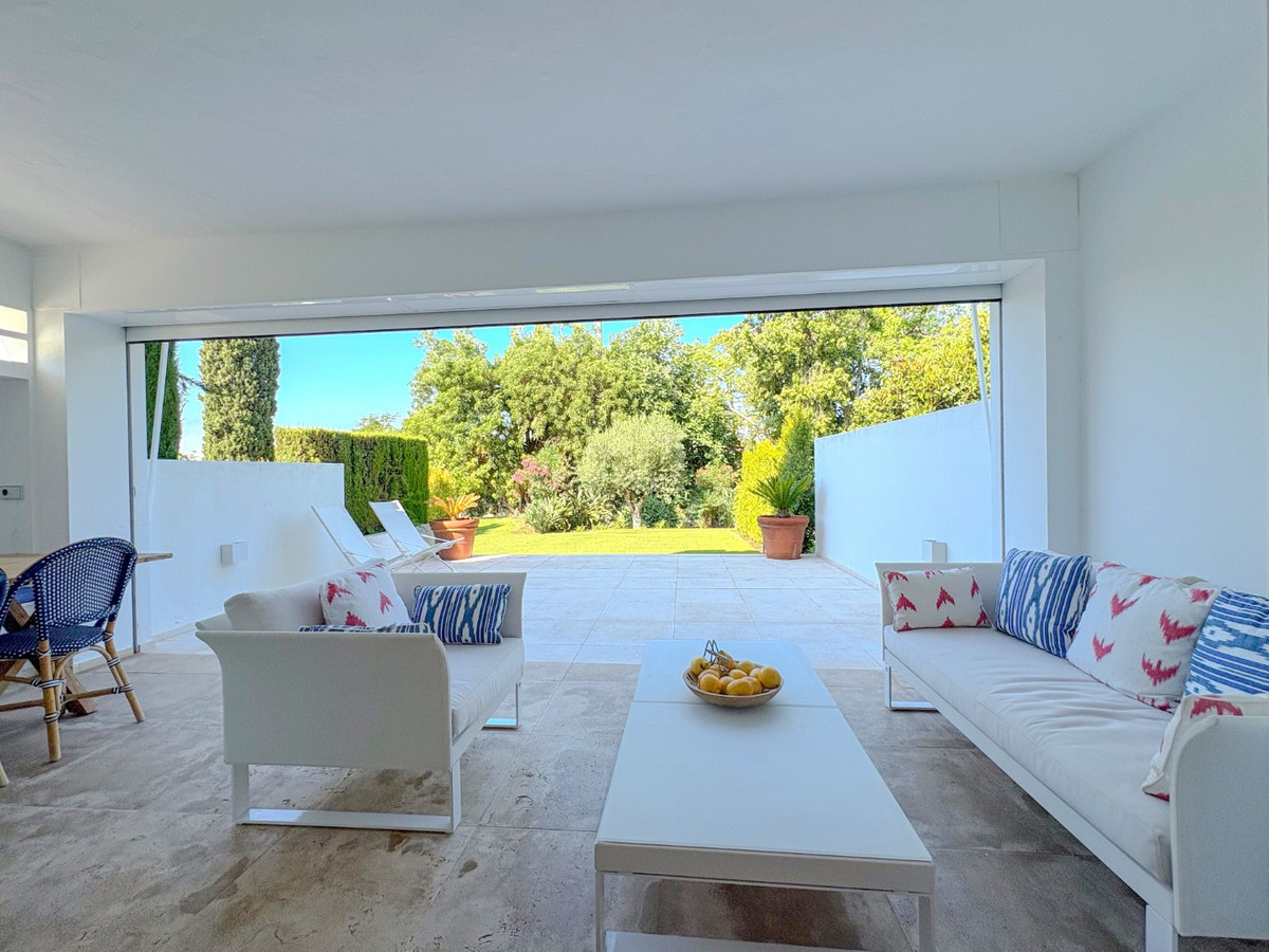 Commercieel te koop in Nueva Andalucía | 2 slaapkamers H5486782