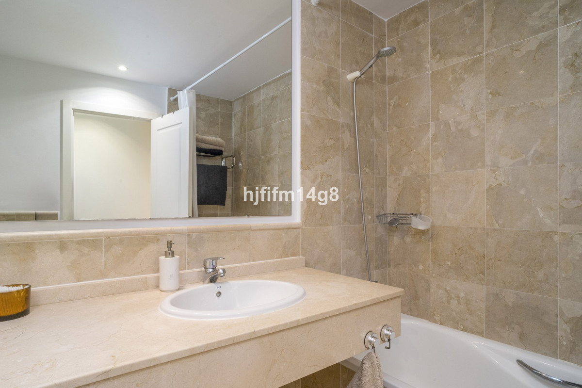 Appartement te koop in Nueva Andalucía | 2 slaapkamers H5494534