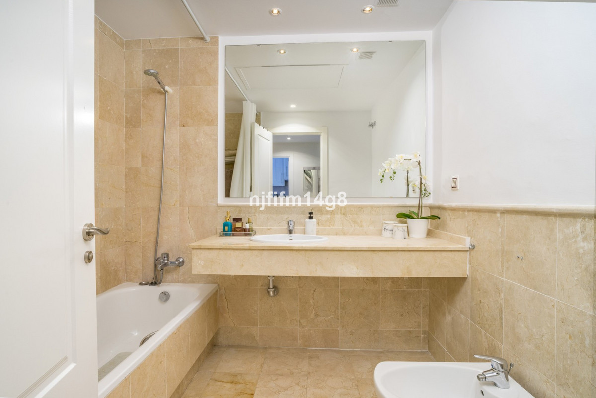Appartement te koop in Nueva Andalucía | 2 slaapkamers H5494534