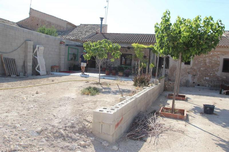 Bedrijfsgebouwen te koop in Pinoso | 4 slaapkamers H5395339