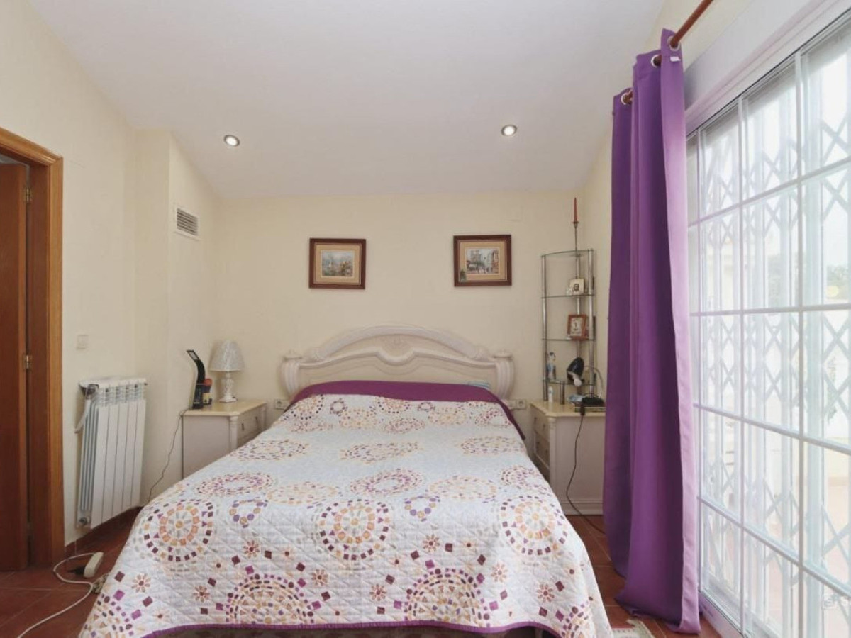 Huis te koop in Playa Flamenca | 4 slaapkamers H5397133