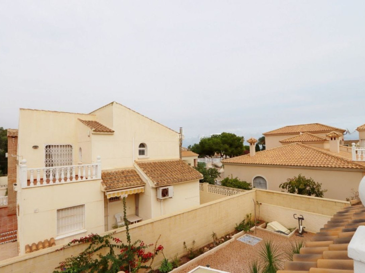 Huis te koop in Playa Flamenca | 4 slaapkamers H5397133