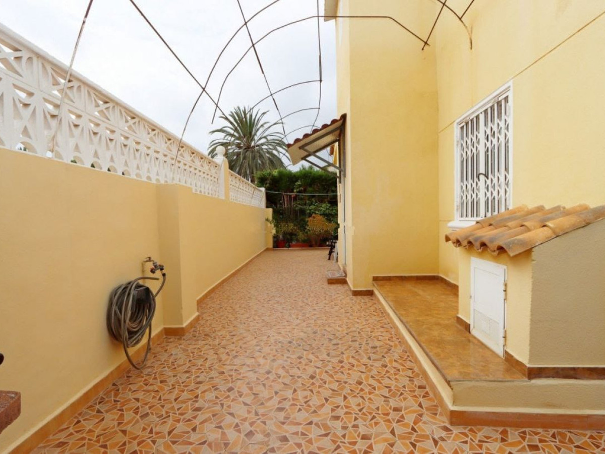 Huis te koop in Playa Flamenca | 4 slaapkamers H5397133