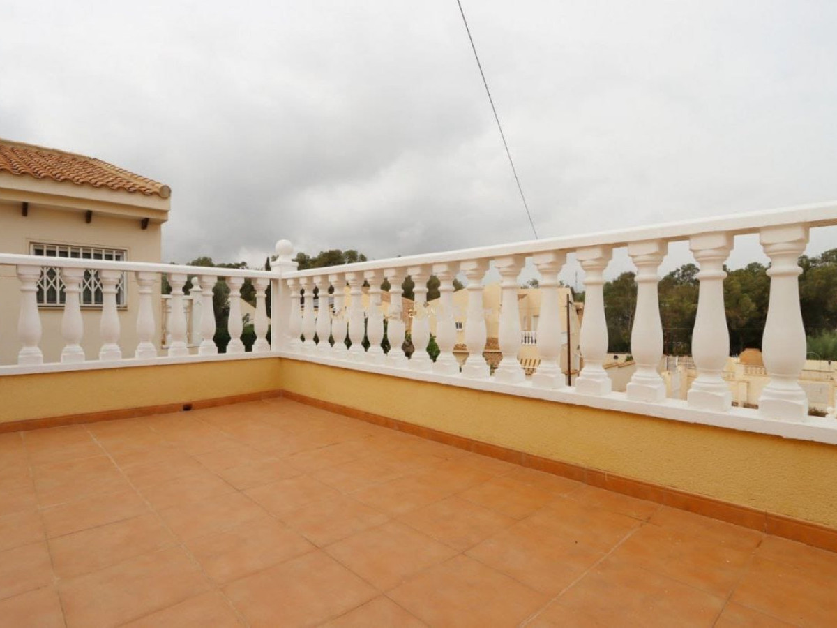 Huis te koop in Playa Flamenca | 4 slaapkamers H5397133
