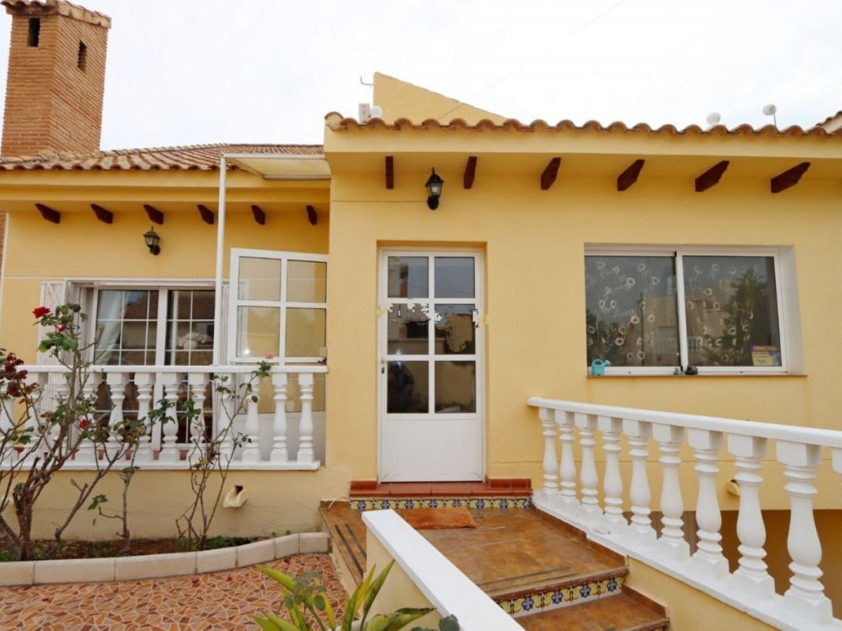 Huis te koop in Playa Flamenca | 4 slaapkamers H5397133