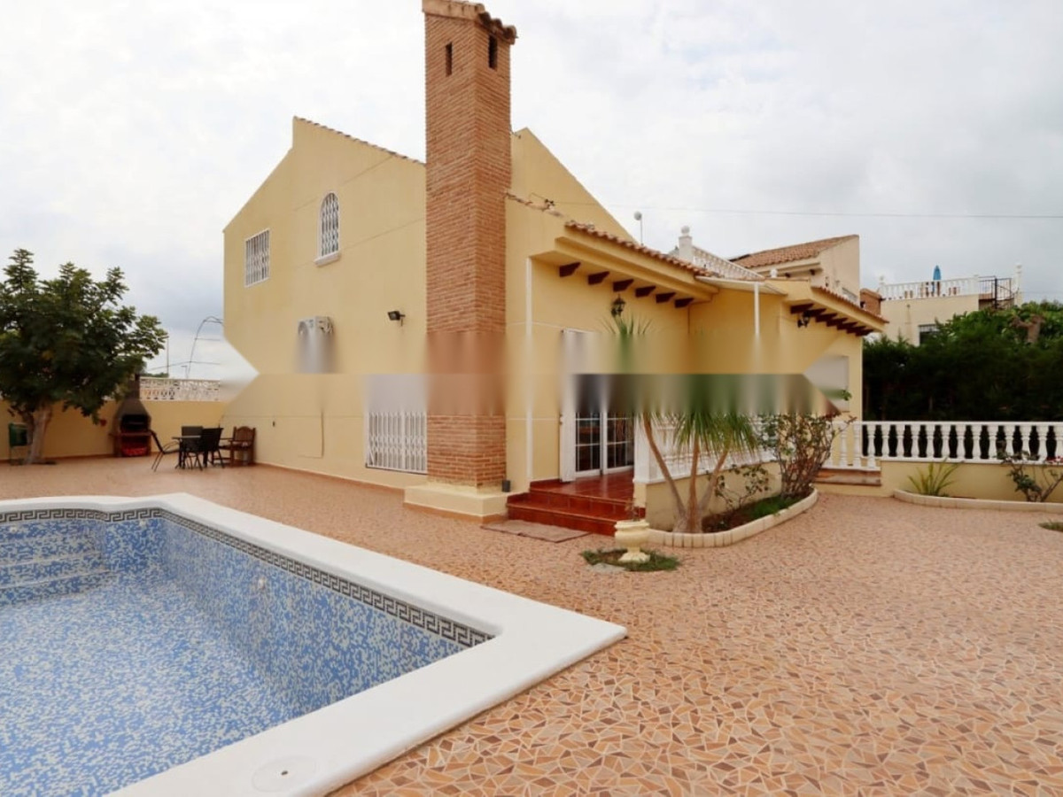 Huis te koop in Playa Flamenca | 4 slaapkamers H5397133