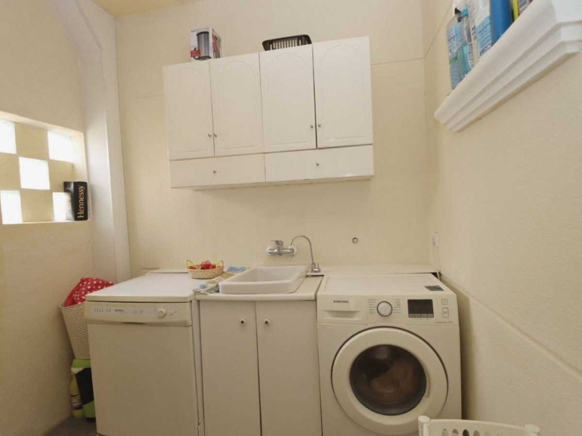 Huis te koop in Playa Flamenca | 4 slaapkamers H5397133
