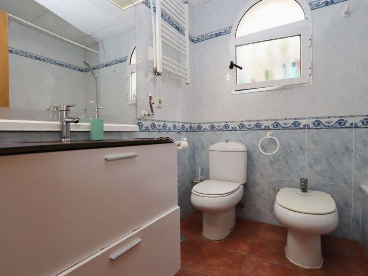 Huis te koop in Playa Flamenca | 4 slaapkamers H5397133